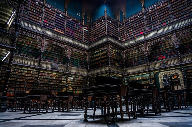 25+ Of The Most Majestic Libraries In The World 3