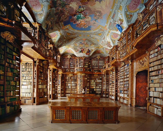 25+ Of The Most Majestic Libraries In The World 7