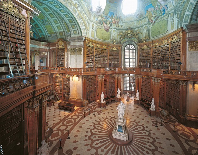 25+ Of The Most Majestic Libraries In The World 10