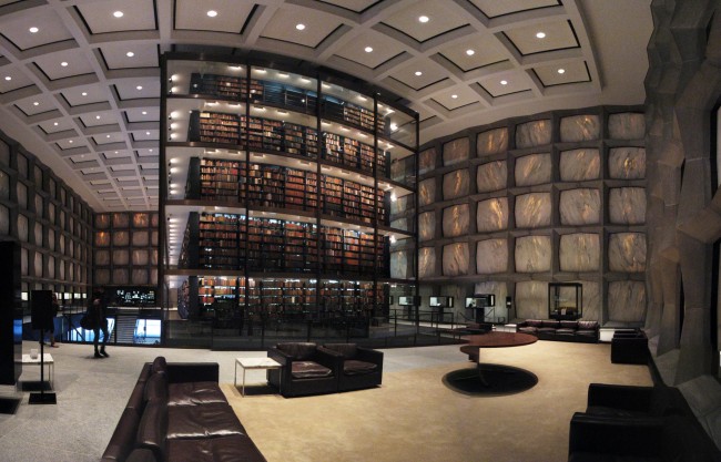 25+ Of The Most Majestic Libraries In The World 17
