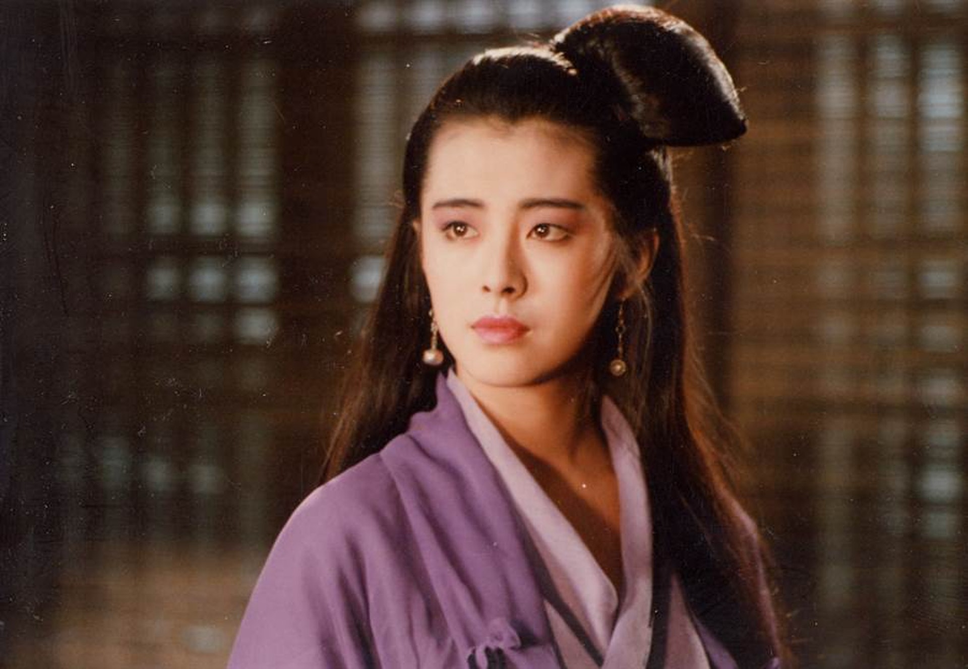 今年 53 岁的王祖贤以《倩女幽魂》「聂小倩」红遍亚洲,一头乌黑长发