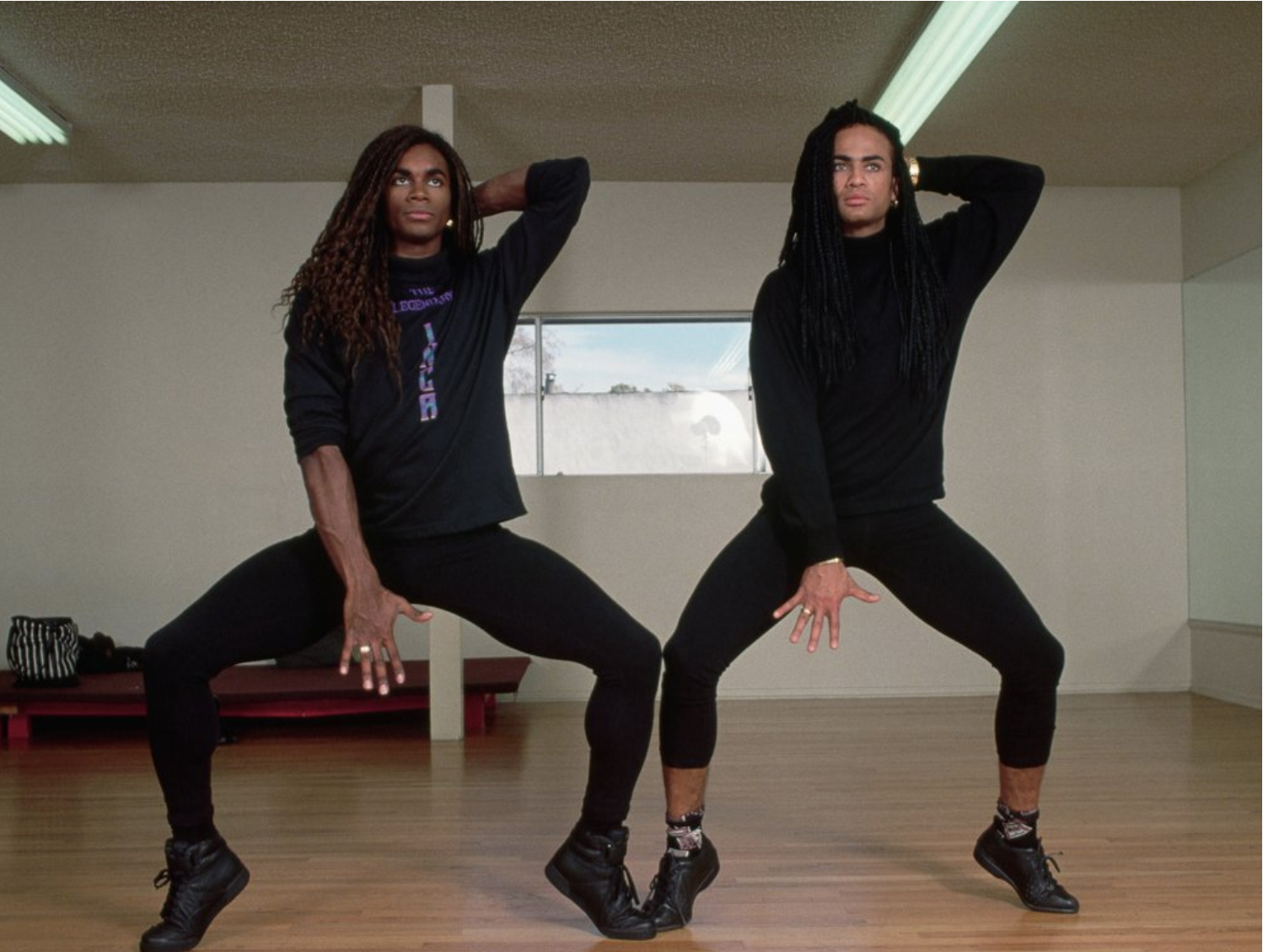 90 年代乐坛大骗局:这个二人组一首歌都没唱过,专辑却大卖三千万张