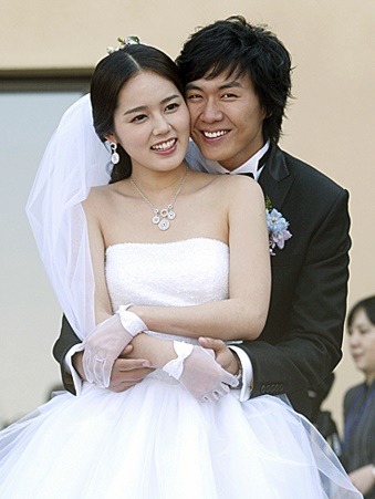 韩佳人「23 岁当红」结婚,老公首谈恋爱始末:「一颗心就像疯了!」